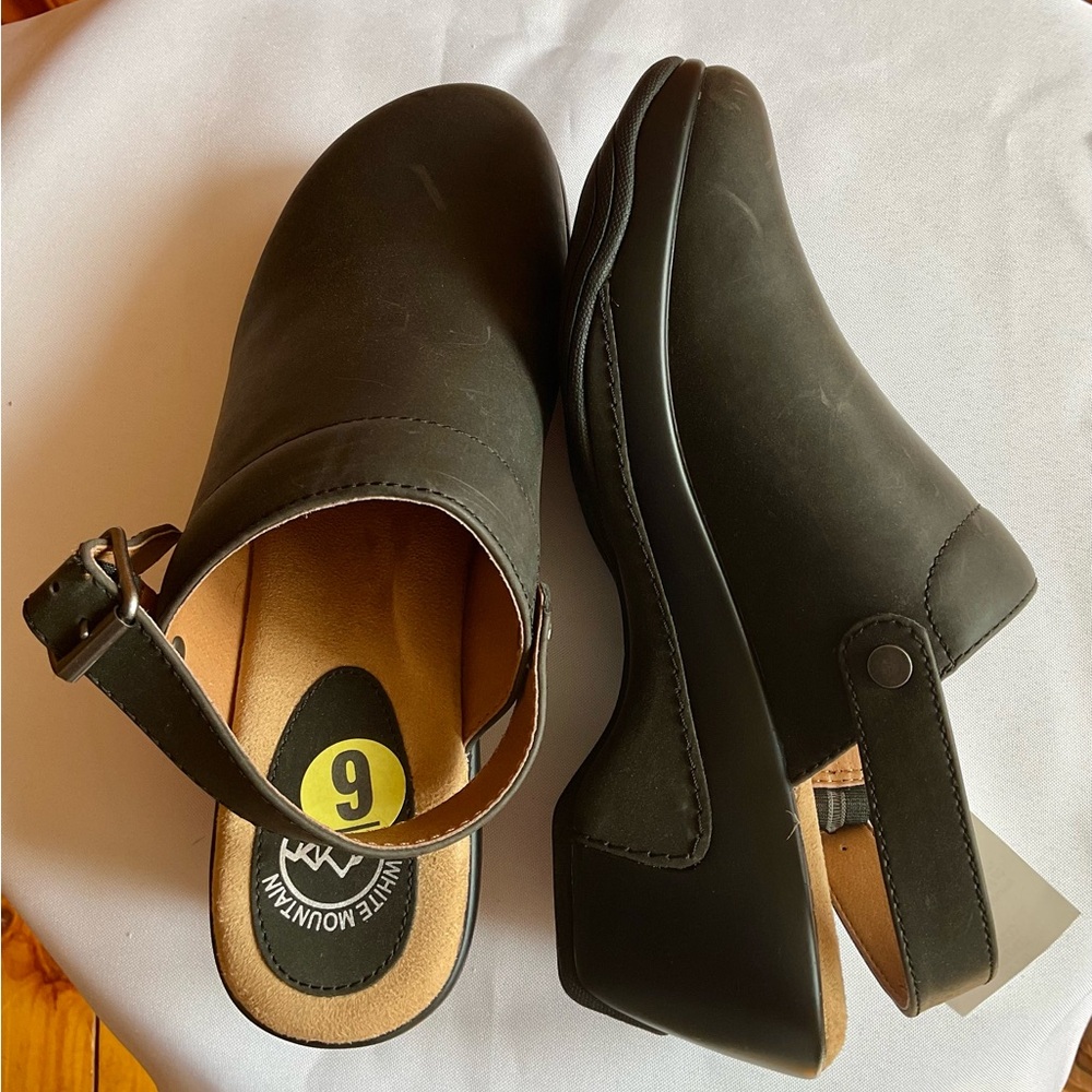 White Mountain Black Leather Women's Mules size 9 NWT
